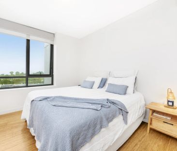 Stunning Two Bedroom Apartment in Sought-After Luxury Estate - Photo 5