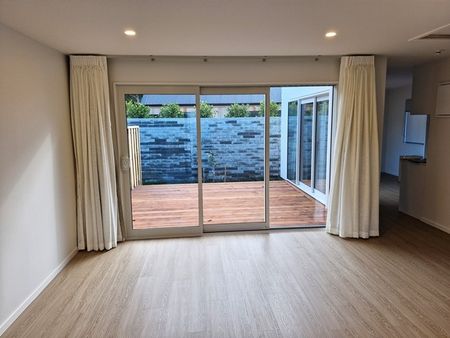 So Convenient - Photo 2