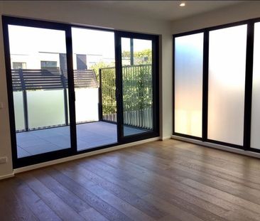 Coastal Comfort in a Prime Edithvale Location - Photo 1