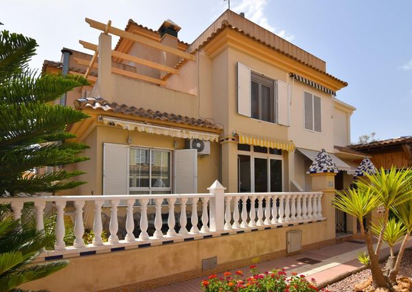 Gran Alacant. Chalet adosado. Temporada baja
