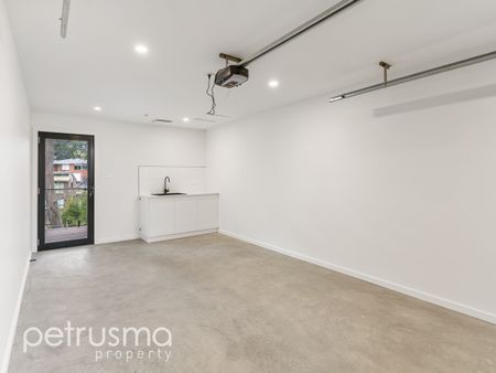 Executive Town House - Photo 3