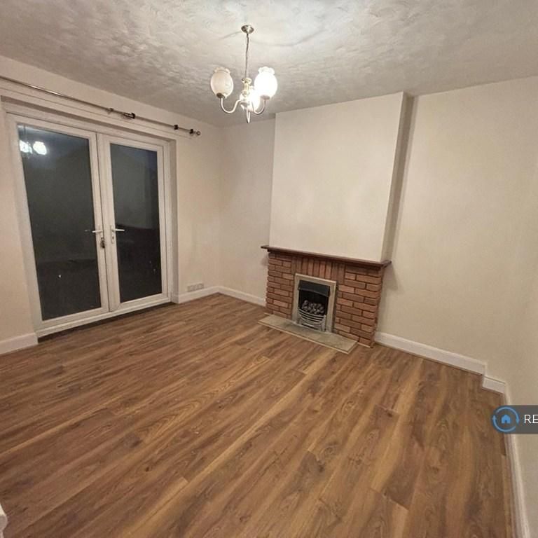 4 bedroom detached house to rent - Photo 1