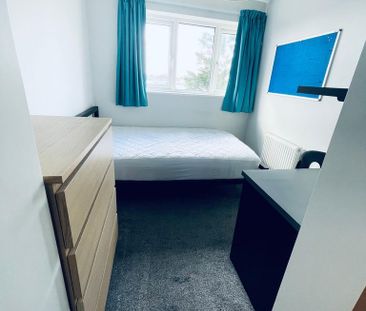 1 bedroom in a house share to rent - Photo 2