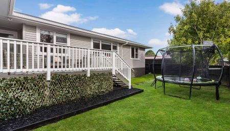 5 Bedroom, 2 Bathroom House - Photo 5