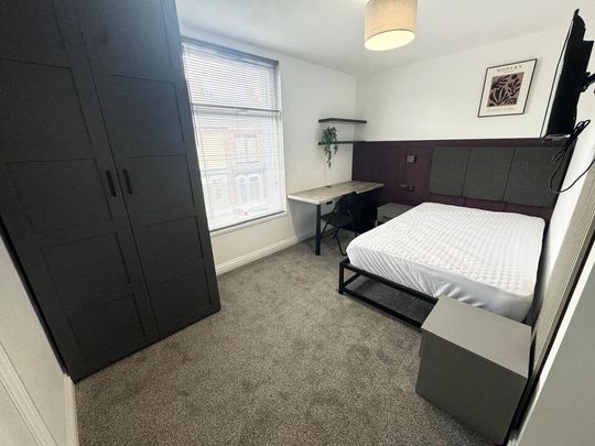 1 bedroom in a house share to rent - Photo 1