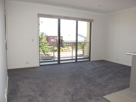 "GREAT CENTRAL LOCATION!" - Photo 2