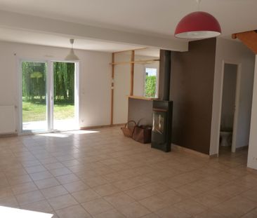 Location Maison 5 pièces 109m² TREILLIERES 44119 - Photo 2