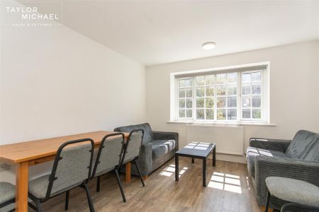 5 bedroom flat to rent - Photo 3