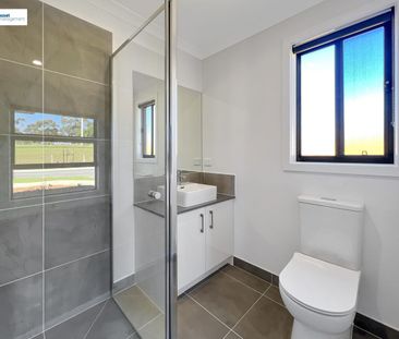 Brand New 4 Bedroom House With Ducted Reverse Cycle AC throughout. - Photo 5