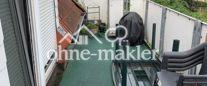 Frisch renovierte 2-Zimmer-DG-Wohnung mit neuer EBK, Balkon & Stellplatz in zentraler Lage von Weyhe - Photo 1