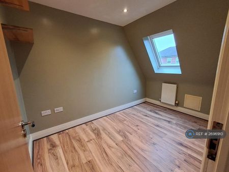 5 bedroom semi-detached house to rent - Photo 4