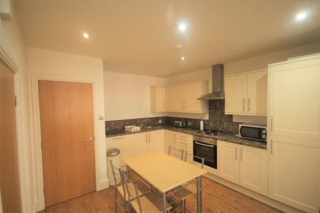 4 bedroom terraced house to rent - Photo 2