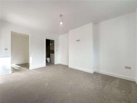 Eastwood Avenue, Ferndown, Dorset, BH22 - Photo 3