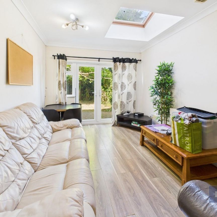 7 bedroom House To Let - Photo 1