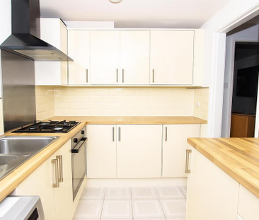 3 bedroom semi-detached house to rent - Photo 6