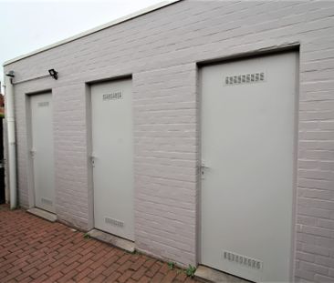 Leuk dakappartement met 1 slaapkamer en autostaanplaats - Photo 1