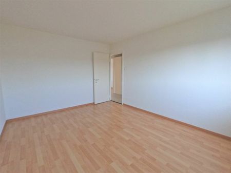 Geräumige und helle 4 Zimmer Wohnung in Zentrumsnähe. Ohne Balkon - Photo 3
