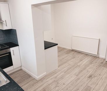 3 bedroom semi-detached house to rent - Photo 6