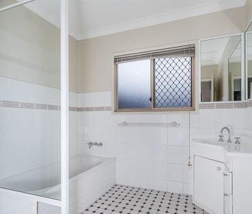 CONVENIENT LOW MAINTENANCE LIVING! - Photo 6