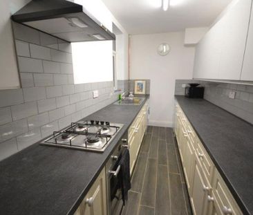 4 bedroom terraced house to rent - Photo 1