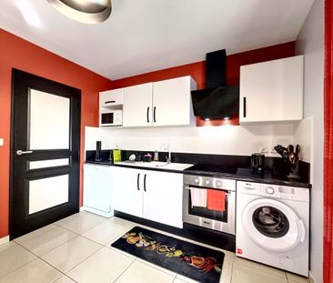 Location Appartement 2 pièces 55m² ST DENIS 97490 - Photo 4