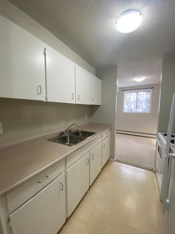 Hearth Manor - Photo 5