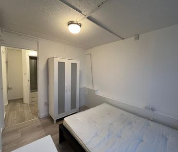 Room in a Shared House, London, SW11 - Photo 2