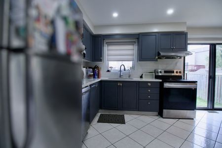 For Lease - 5125 Salishan Circle, Mississauga, Ontario - Photo 4