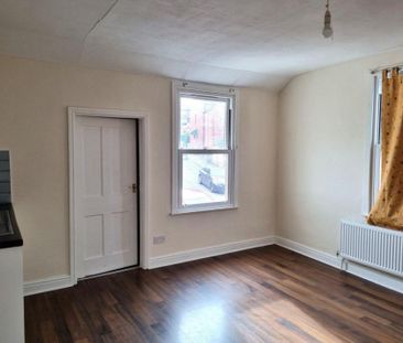 1 bedroom Duplex to rent - Photo 3