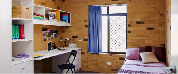4 Bed Apartment - Photo 1