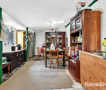 Appealing 3 Bedroom Family Home. - Photo 4