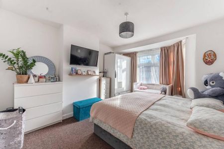 3 bedroom flat to rent - Photo 2