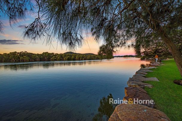 LOVELY HOME IN GREAT LOCATION!! - Photo 1