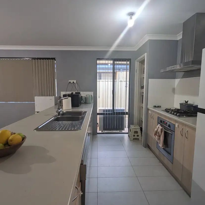 “LARGE ROOMS WITH AIR CON FOR RENT. IN Beautiful, Furnished House in a Peaceful Seville Grove Home” - Photo 1