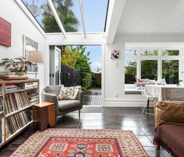 Sunny Character Home Pet Friendly - Photo 2