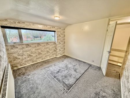 Detached 3-bed home on Links Close, Derby. lounge, conservatory, fitted kitchen, family bathroom, enclosed rear garden & driveway parking. Sought-after cul-de-sac near schools, shops & transport links. EPC D, Council Tax Band C. Available now, unfurnished, family friendly, early viewing advised. - Photo 2