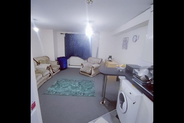 2 Bed Flat, Signet Square, CV2 - Photo 1