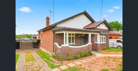 Immaculate Three-Bedroom Family Home with Gas Cook-Top, Double Carport and Single Garage! - Photo 3