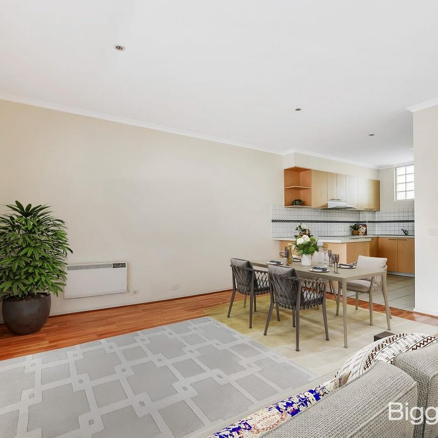 Modern Two-Bedroom Apartment in Prime Location - Photo 1