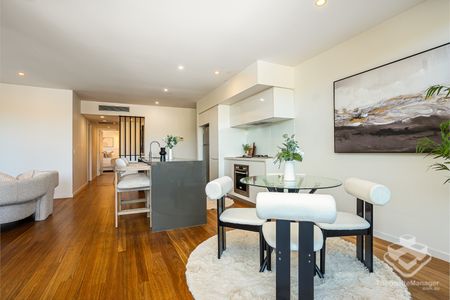 Furnished 2 Bed Apartment | Huge Balcony | Walk to UQ - Photo 2
