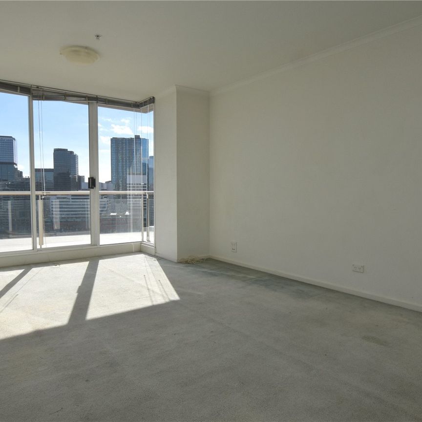 165/79 Whiteman Street - Photo 1