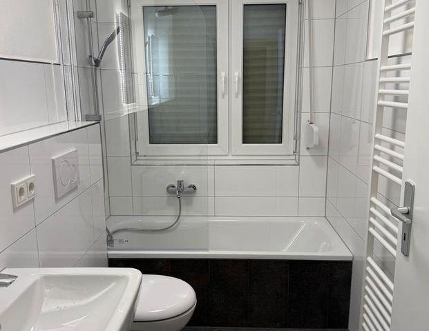 Helle 3-Zimmer Wohnung im Zweifamilienhaus / Holz ca. 60qm - Foto 1