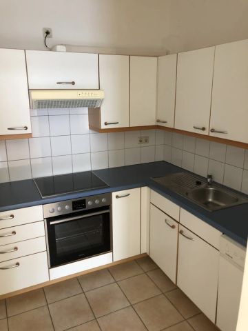 Geräumige, ruhig gelegene 2- Zimmer- Wohnung mit möblierter Küche in zentraler Lage Ried - Foto 3