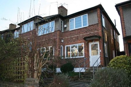 Refurbished And Interior Designed Double Bedroom Ground Floor Maisonette With Garden, NW10 - Photo 3