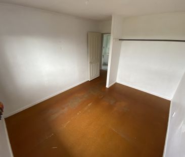 CLENDON PARK, 3 BEDROOMS - Photo 2