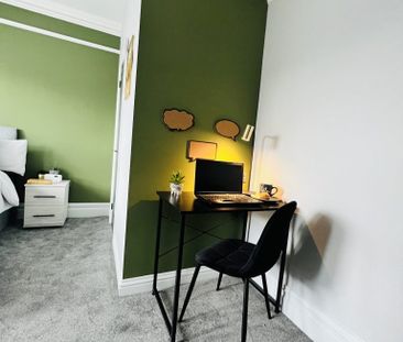 BEDROOM 1- MEDIUM DOUBLE ENSUITE - Photo 3