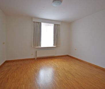 APPARTEMENT MET DRIE SLAAPKAMERS EN TERRAS NABIJ CENTRUM ROESELARE - Photo 3