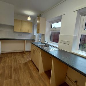 Westfield Place, Yeovil - Photo 2