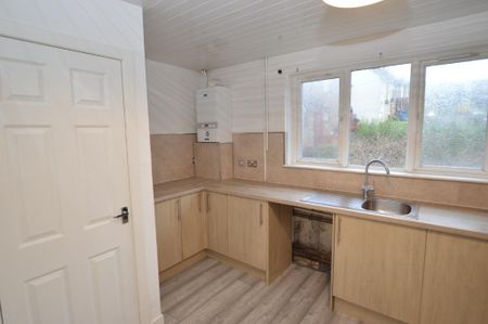 3 bedroom flat to rent - Photo 5