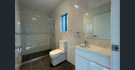 Ultra Modern 2 Bedroom Home - Photo 4